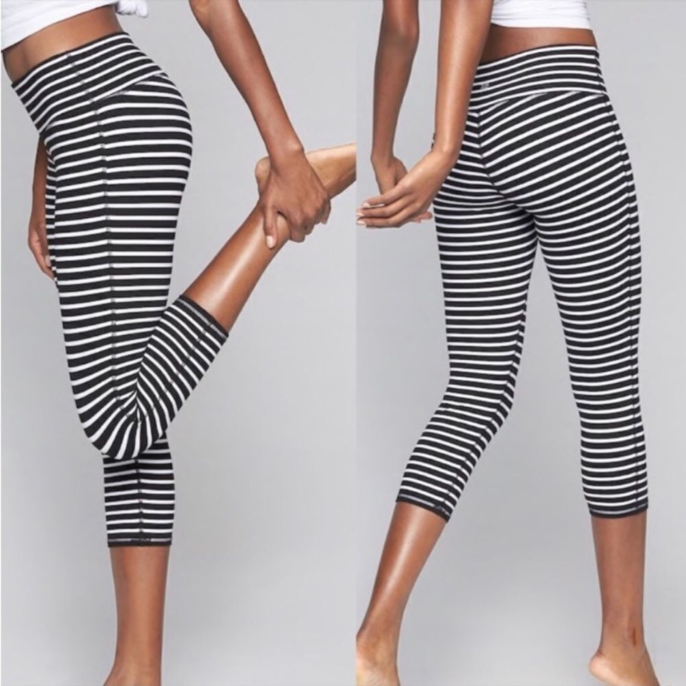 Athleta Chaturanga Black & White Striped Cropped Leggings Yoga Pants Size Small